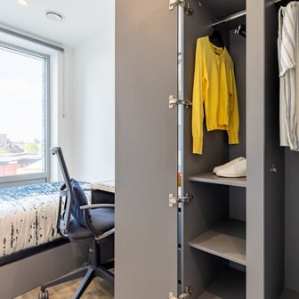 Gold En Suite - Image 5